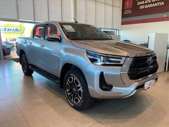 TOYOTA HILUX 2.8 D-4D TURBO DIESEL CD SRX LIMITED 4X4 AUTOMÁTICO